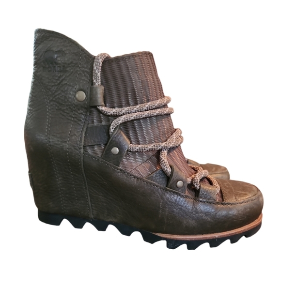 SOREL SANDY ARMY GREEN hidden wedge laceup boot style NL2628-383 Sz5 grunge Goth - Picture 1 of 9
